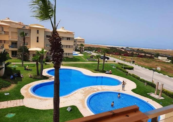 Appartement de vacances pour 4 personnes, avec balcon et vue ainsi que jardin et piscine
