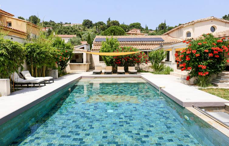 Location de vacances pour 8 personnes, avec piscine ainsi que jardin et terrasse à Rochefort-du-Gard - 2