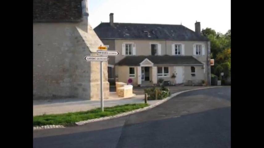 Location de vacances pour 3 personnes, avec Terrasse ainsi que Jardin et Piscine dans Coulonges (Vienne)
