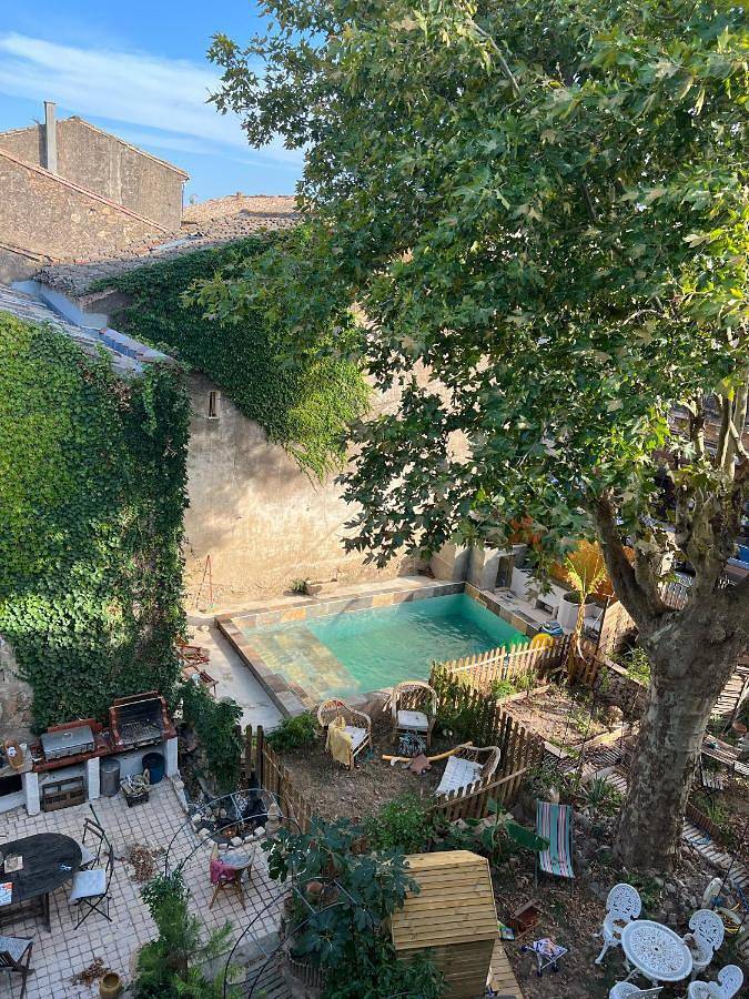 Chambre d’hôte pour 3 personnes, avec jardin et terrasse ainsi que piscine et vue