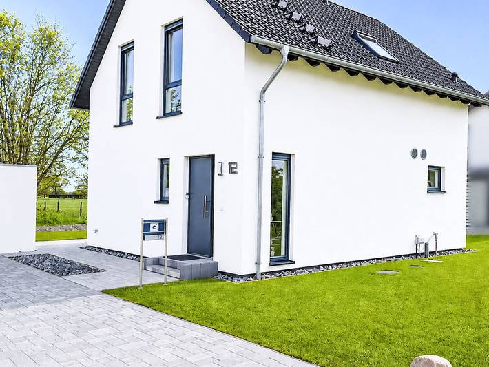 Ferienhaus für 8 Personen, mit Terrasse und Garten sowie Seeblick in Klausdorf