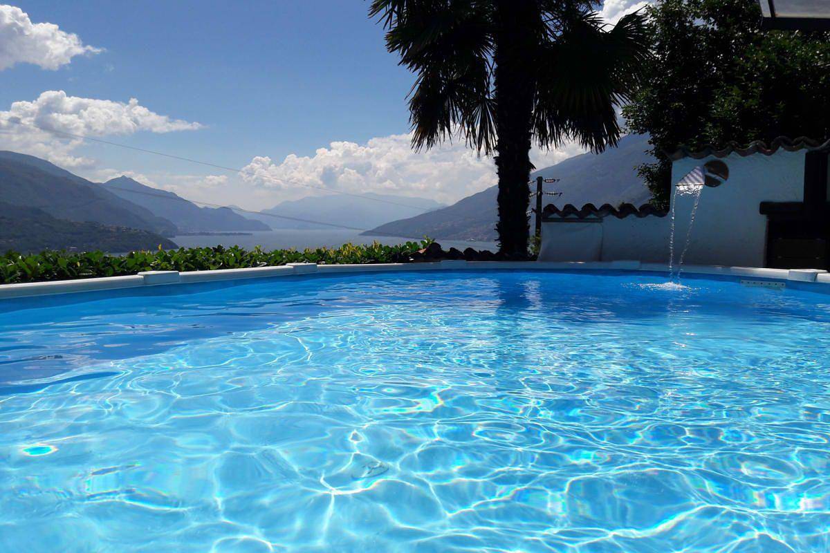 Apartamento vacacional entero, Holiday flat "Trebbiano" with covered seating area in San Carlo (Como), Gravedona ed Uniti