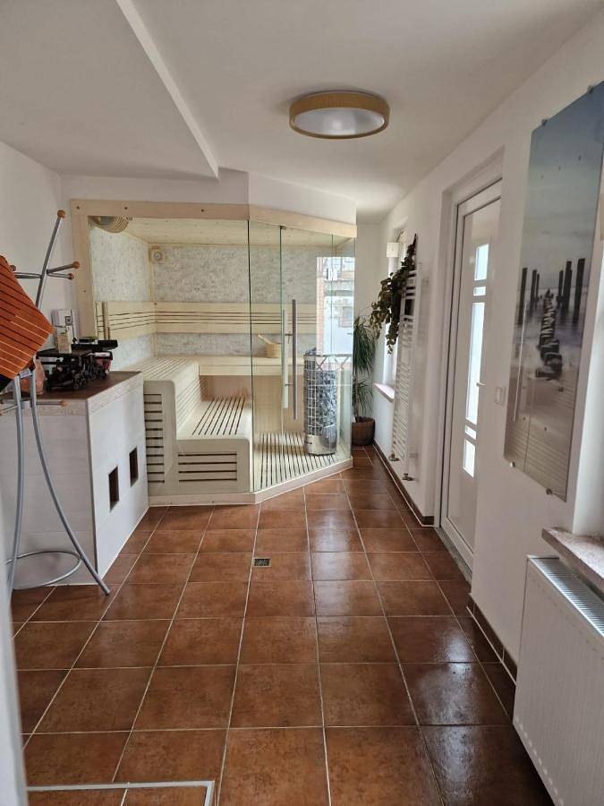 Ferienhaus für 8 Personen, mit Terrasse und Whirlpool sowie Sauna und Garten in Saale-Unstrut