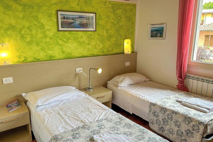 Bungalow für 4 Personen, mit Pool und Balkon sowie Garten am Comer See - 3