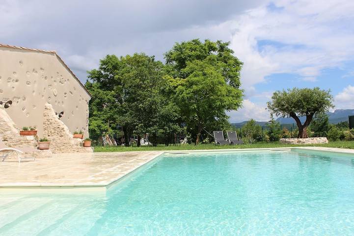 Gîte pour 6 personnes, avec sauna et piscine ainsi que jardin et jacuzzi