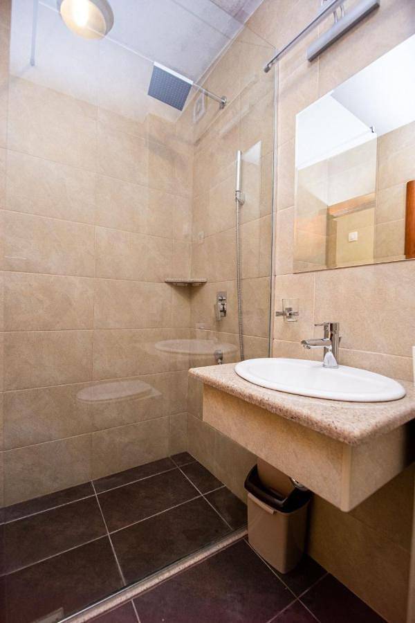 Ferienwohnung für 2 Personen, mit Balkon, kinderfreundlich in Budva - 4