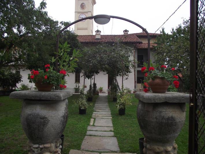 Gîte pour 8 personnes, avec Balcon et Terrasse ainsi que Jardin et Vue à Dronero