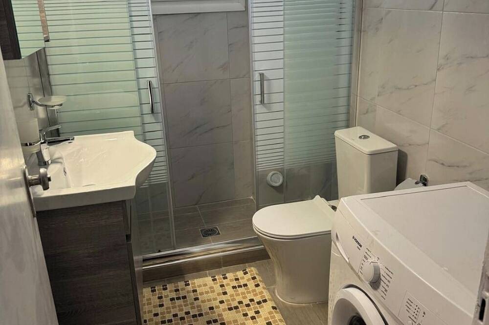 Hel lejlighed, Cozy 2-bedroom apartment in peaceful Mitilini with Wifi, Ac 1A up to 5 people in Lesbos