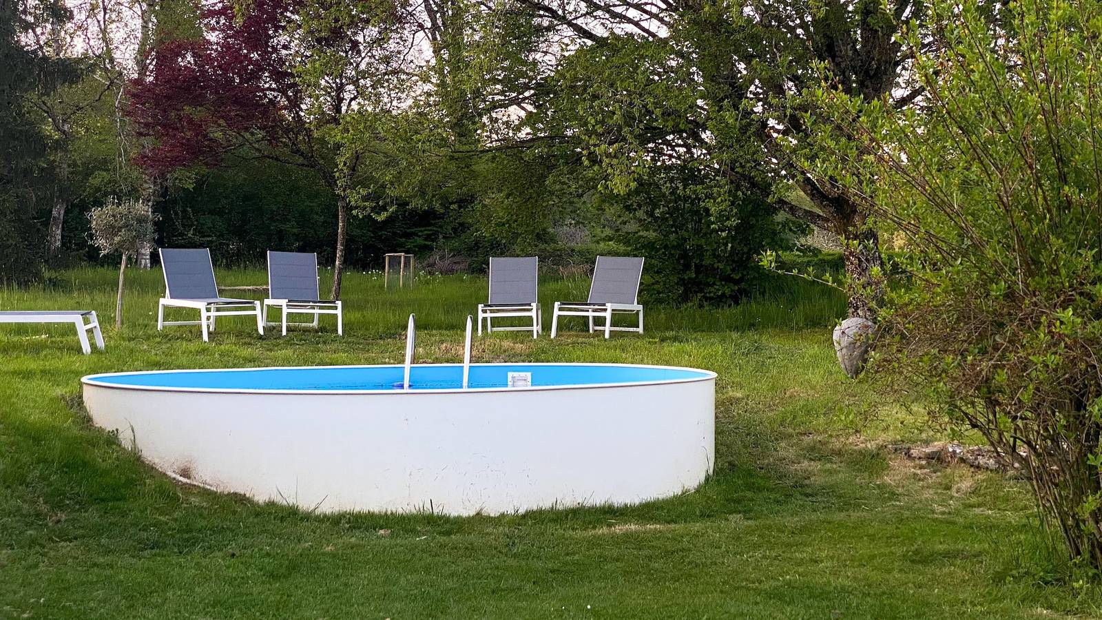 Casa de campo 'Maison Le Bonheur' con piscina privada, jardín y Wi-Fi in Magny-lès-Jussey, Alto Saona
