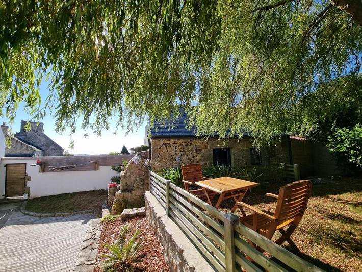 Gîte pour 2 personnes, avec terrasse ainsi que jardin et vue à Brélès