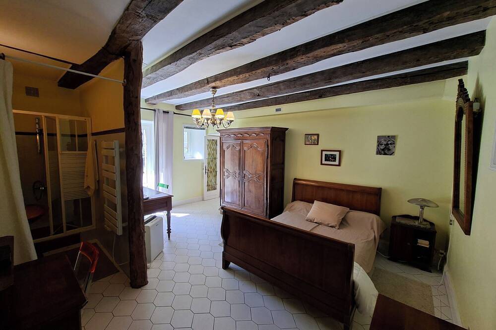 Beautiful 17th century manor house, with park & swimming pool. Ideally located in the Dordogne. in Eyliac, Périgord Blanc