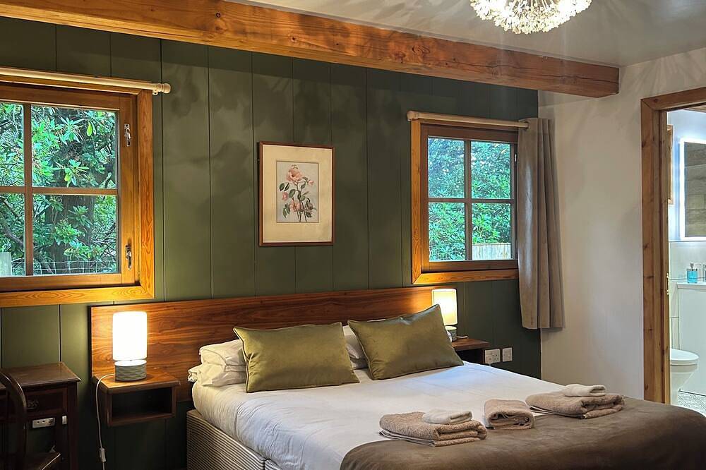 Karelia - Luxury Finnish Log Cabin w/Hot-tub in St. Leonards and St. Ives, Dorset