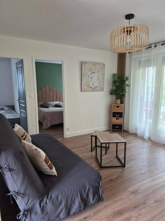 Location de vacances pour 2 personnes, avec piscine ainsi que vue et jardin à Labastide-de-Virac - 3