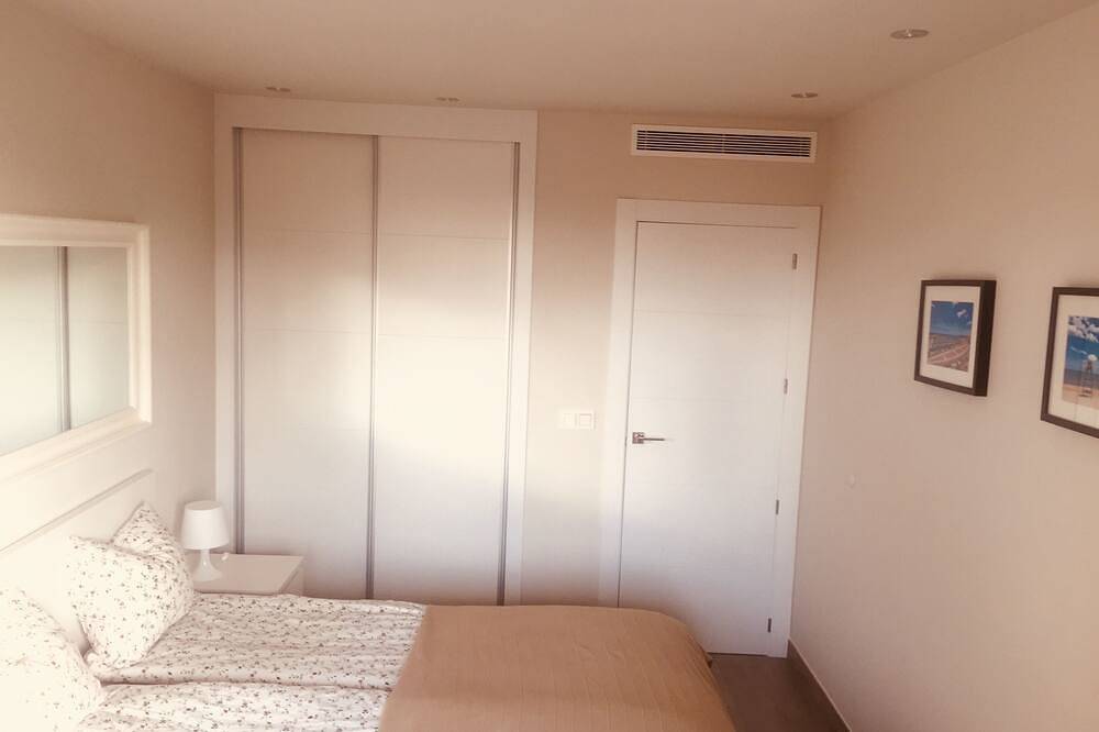 Entire apartment, Brand new cozy apartment few steps from the beach, with pool, terrace and Wifi in Playa Carrer La Mar, el Campello