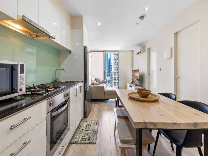 Holiday apartment for 4 people, with balcony/terrace and pool in Melbourne