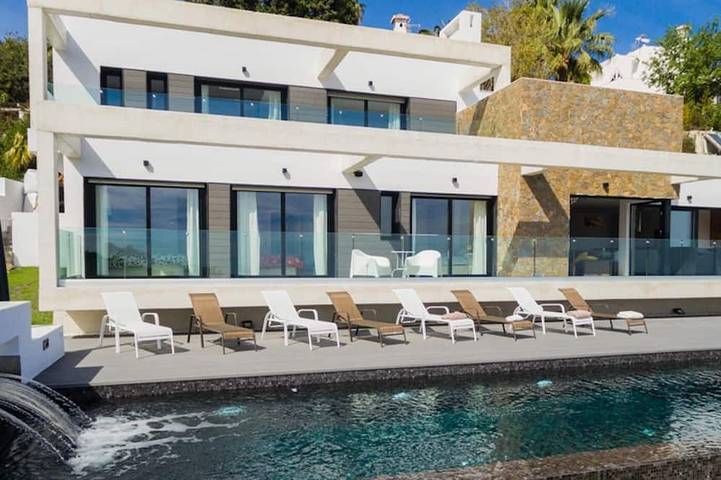 Villa für 9 Personen, mit Pool und Whirlpool sowie Terrasse an der Costa Tropical