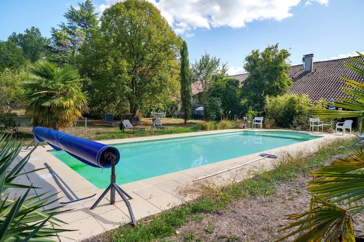 Holiday Home 'La Tremoulie' with Private Pool, Private Terrace and Wi-Fi in Champniers-et-Reilhac, Périgord-Limousin Regional Nature Park