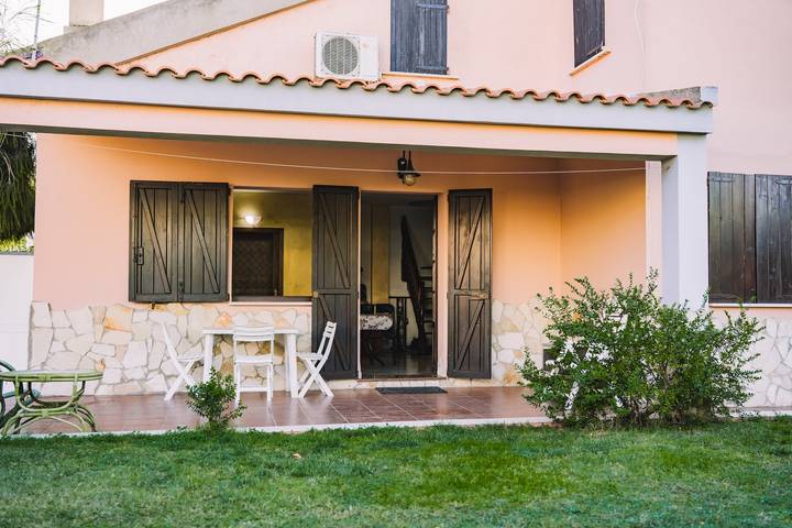 Casa Vacanze 'Villa Carola' con vista sulle montagne, Wi-Fi e aria condizionata in Foxi, Quartu Sant'Elena