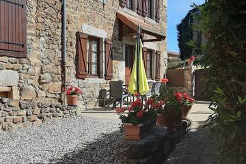 Gîte pour 5 personnes, avec terrasse à Marat