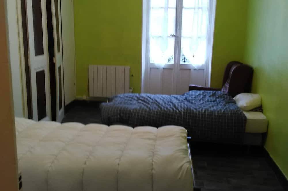 Entire apartment, Two bedrooms dining room in Aix-les-Bains, Chambéry region