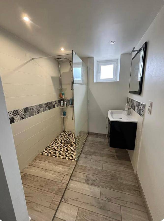 Location de vacances pour 10 personnes, avec terrasse, animaux acceptés à Bourg-Lastic - 2