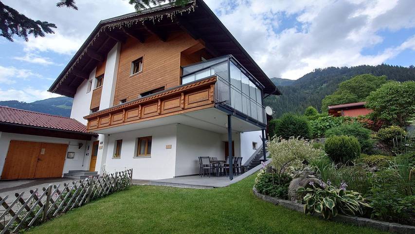 Ferienwohnung für 8 Personen, mit Garten und Ausblick sowie Terrasse - 1