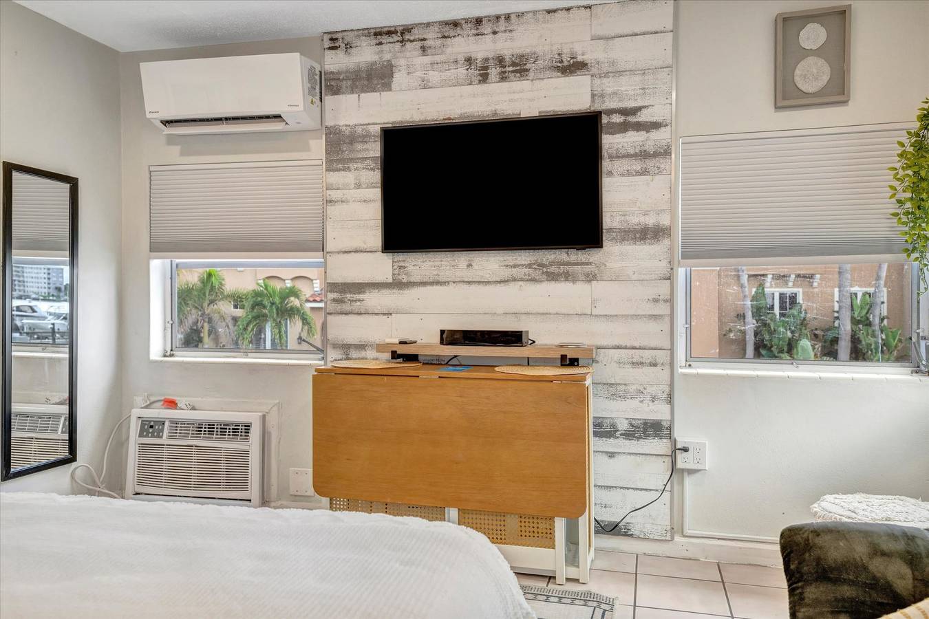 Estudio entero, Waterfront Corner Suite  Heated Pool  Near Beach in Clearwater Beach, Clearwater