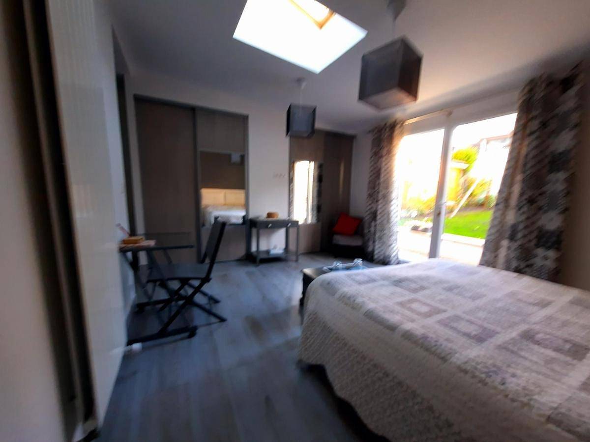 Double Room with Garden View in Houilles, Yvelines