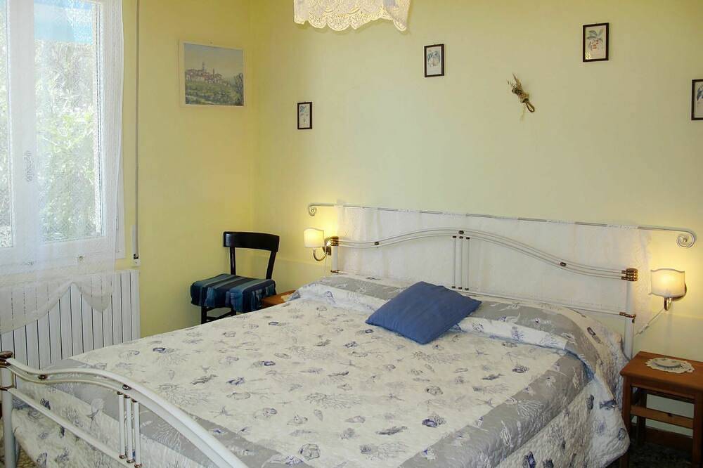 Entire apartment, Cosy apartment for 6 people with Wifi, Tv and terrace in Costarainera, Riviera di Ponente