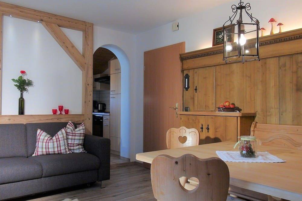 Ganze Wohnung, Ferienwohnung Nr. 1 Jagastüberl - 4 Personen 44 qm, 1 Schlafzimmer, Wlan in Staudach-Egerndach, Chiemsee
