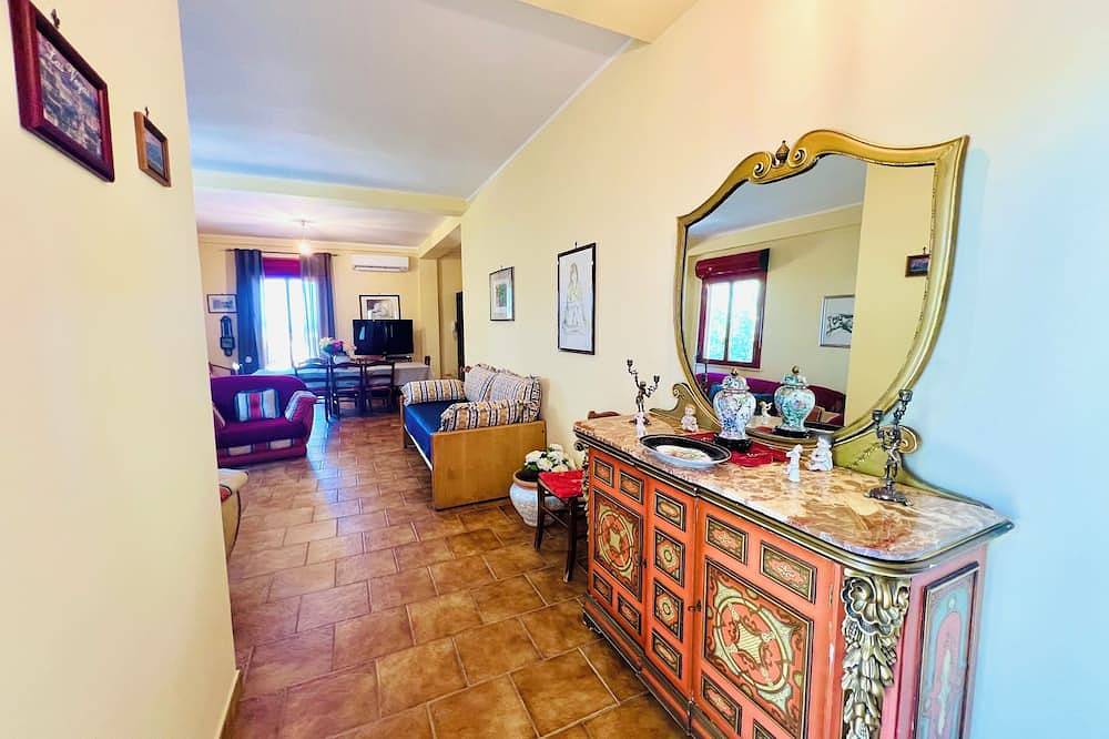 Belle Villa Avec Piscine pour une utilisation Exclusive, à quelques km de la mer et de l'aéroport! in Carini, Province de Palerme