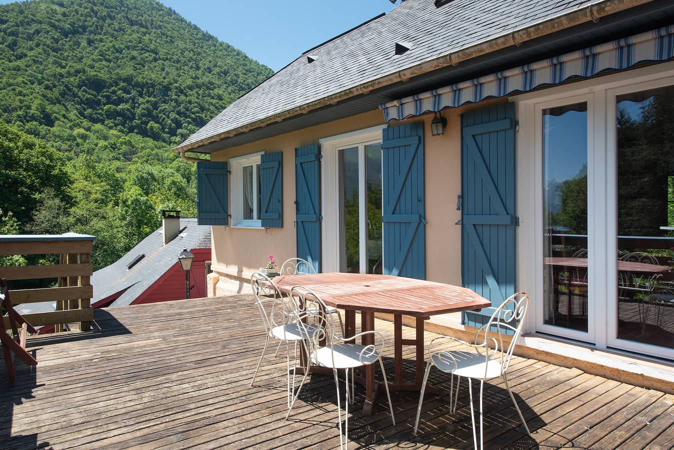 Maison de vacances 'Au Pied Du Pic Du Midi' avec vue montagne, terrasse privée et jardin privé in Castet, Béarn