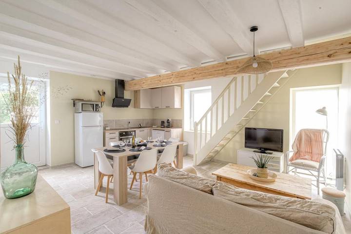 Location de vacances pour 6 personnes, avec Balcon et Terrasse ainsi que Jardin et Vue à Charentay