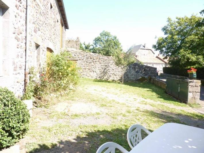 Location de vacances pour 4 personnes, avec jardin à Talizat - 2