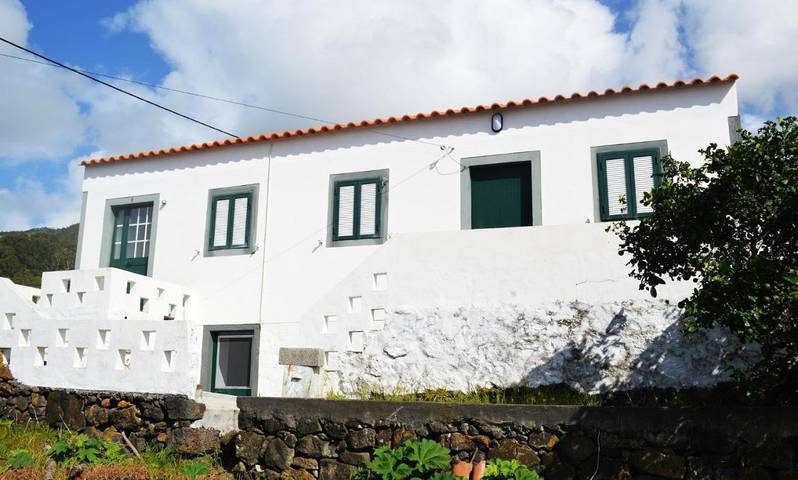 Casa de férias para 5 pessoas, com vista e jardim na Ilha do Pico