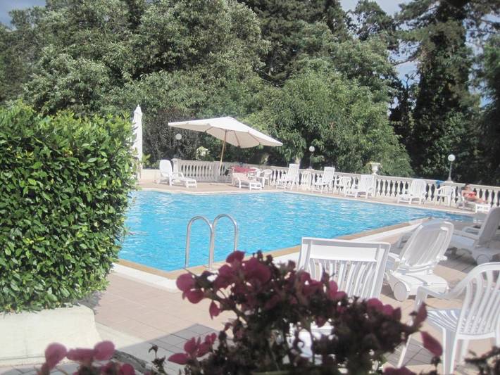 Hôtel pour 2 personnes, avec piscine et jacuzzi ainsi que balcon et jardin