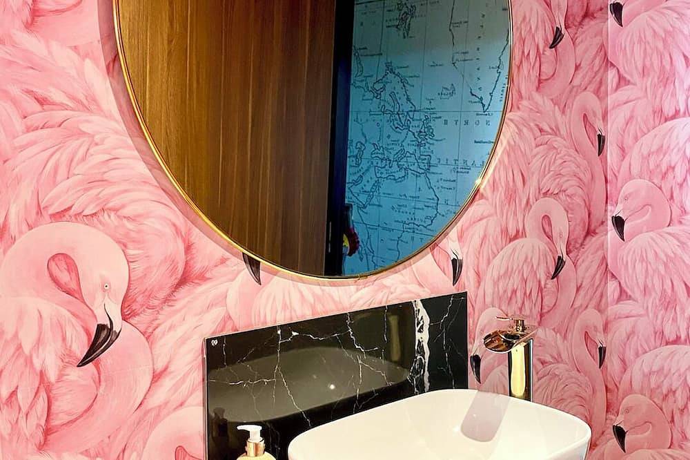 Private Bedroom & Bathroom with Amazing View in Quirky Townhouse in Glasgow, Greater Glasgow and Clyde Valley