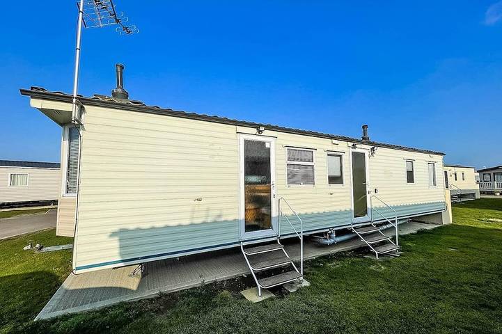 Glamping for 8 people in St Osyth