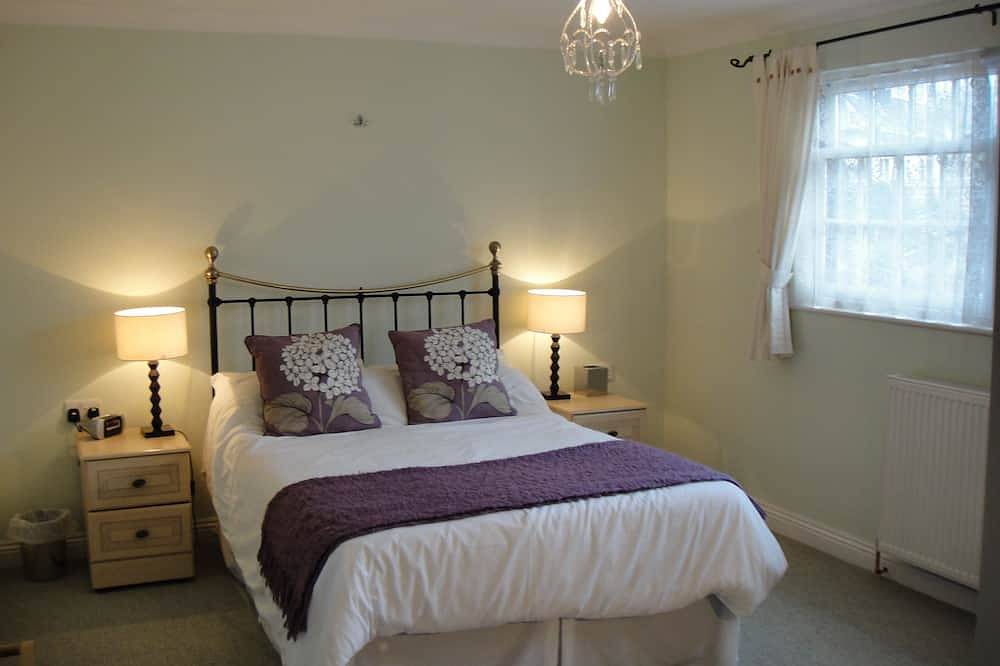 Modern flint stone cottage, moments from beach (child friendly) in Botany Bay, Kent