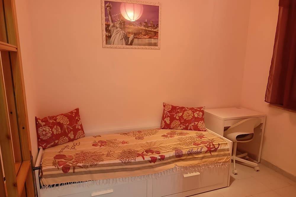 Entire apartment, 70sqm furnished apartment 600m from the Sea in Scalea, Tyrrhenian Coast Kalabria