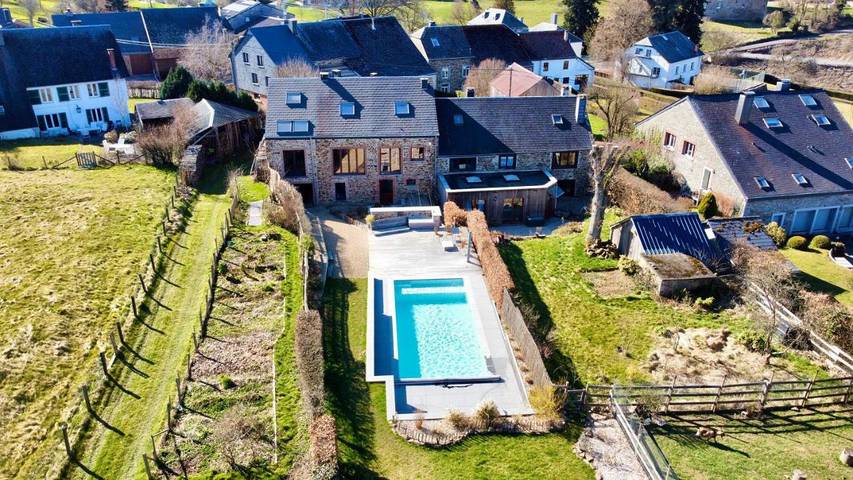 Maison de vacances pour 9 personnes, avec Terrasse ainsi que Piscine et Vue à Daverdisse