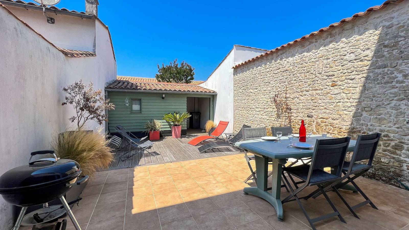 Appartement de vacances entier, Charmante maison de village à étage avec cour in Le Bois-Plage-en-Ré, Île de Ré