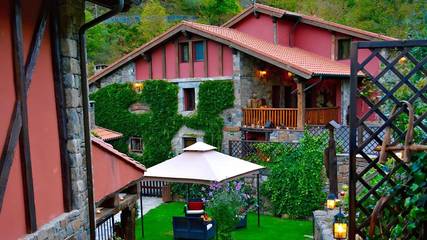 Apartamento de vacaciones para 4 personas, con piscina y jacuzzi además de sauna y jardín, Se admiten mascotas en Cantabria