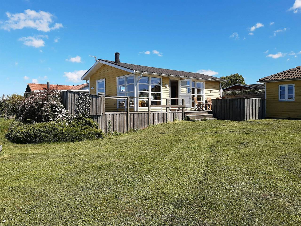 Gemütliches gelbes Ferienhaus mit Meerblick in Drøsselbjerg, Slagelse