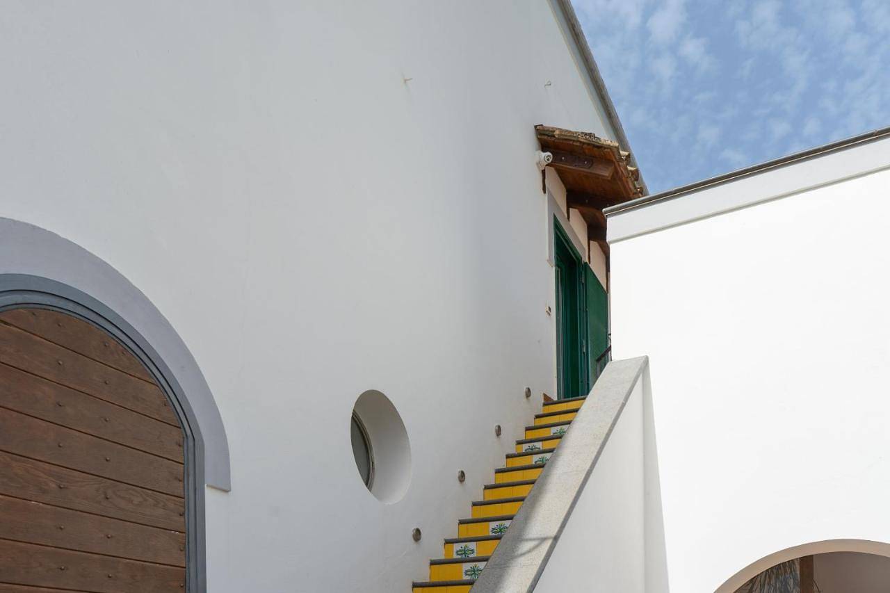 Family Room with Terrace in Salerno, Costa tirrenica Campania