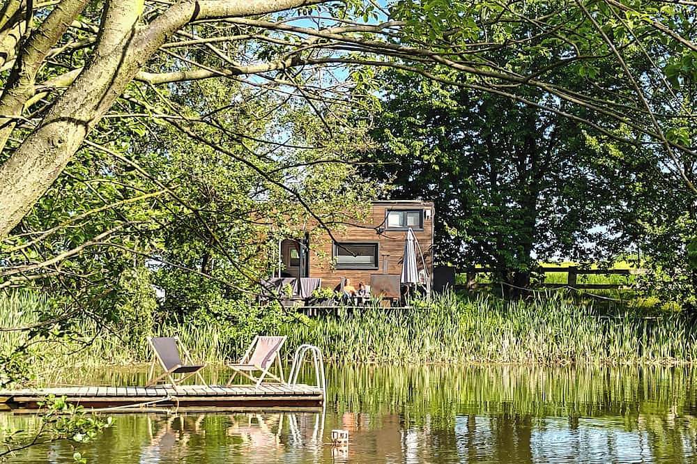 Tiny House  am Badeteich: Natur pur, Kamin & Fass-Sauna in Großharthau, Oberlausitz-Niederschlesien