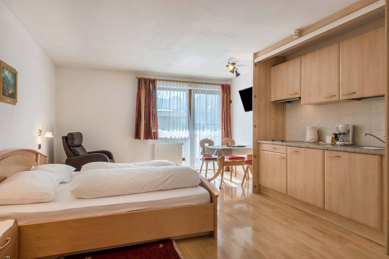 Ganze Wohnung, Ferienwohnung 'Hotel Residenz Gardena Stevia 200' mit Bergblick, Garten und Wlan in St. Christina in Gröden, Dolomiti Superski