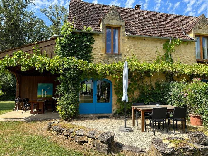 Location de vacances pour 6 personnes, avec jardin ainsi que piscine et vue à Sainte-Mondane