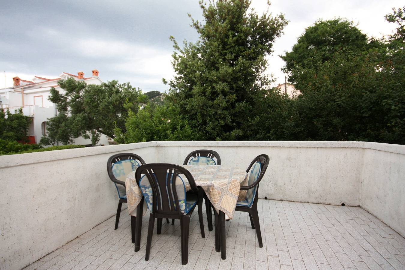 Ganze Wohnung, 2-Zimmer-Ferienwohnung am Strand Barbat (Rab) A-4975-b in Barbat na Rabu, Rab