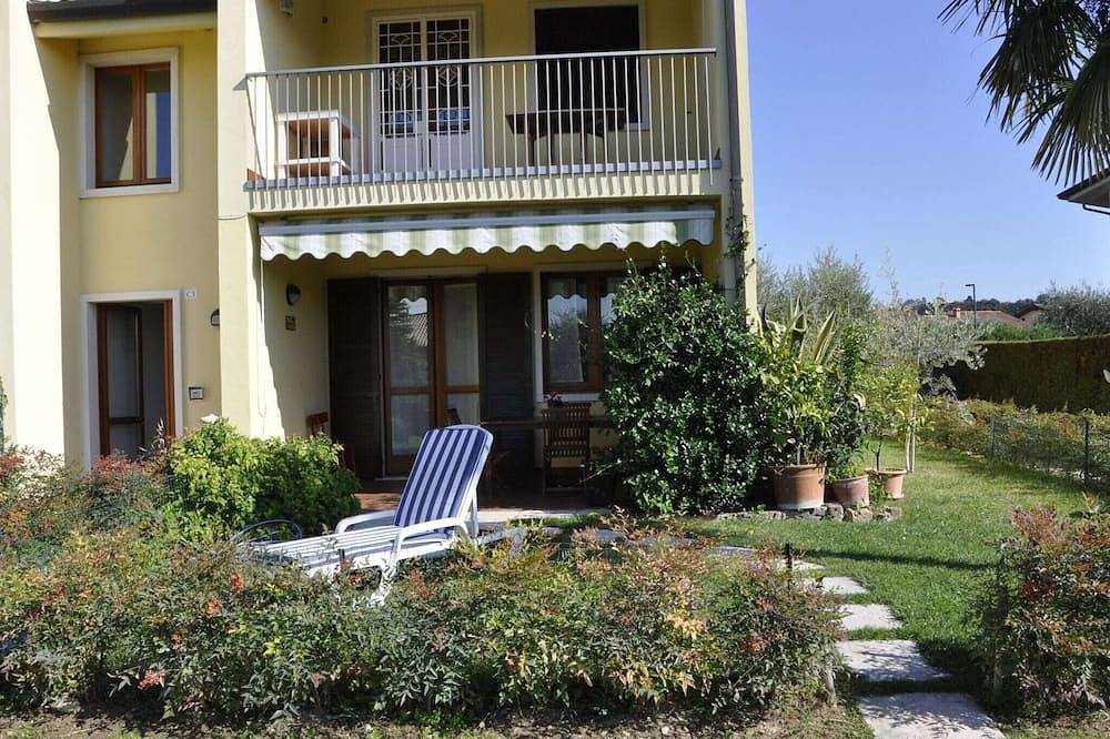 Appartamento a Lazise con Vista Lago e Piscina in Lazise, Prealpi Gardesane